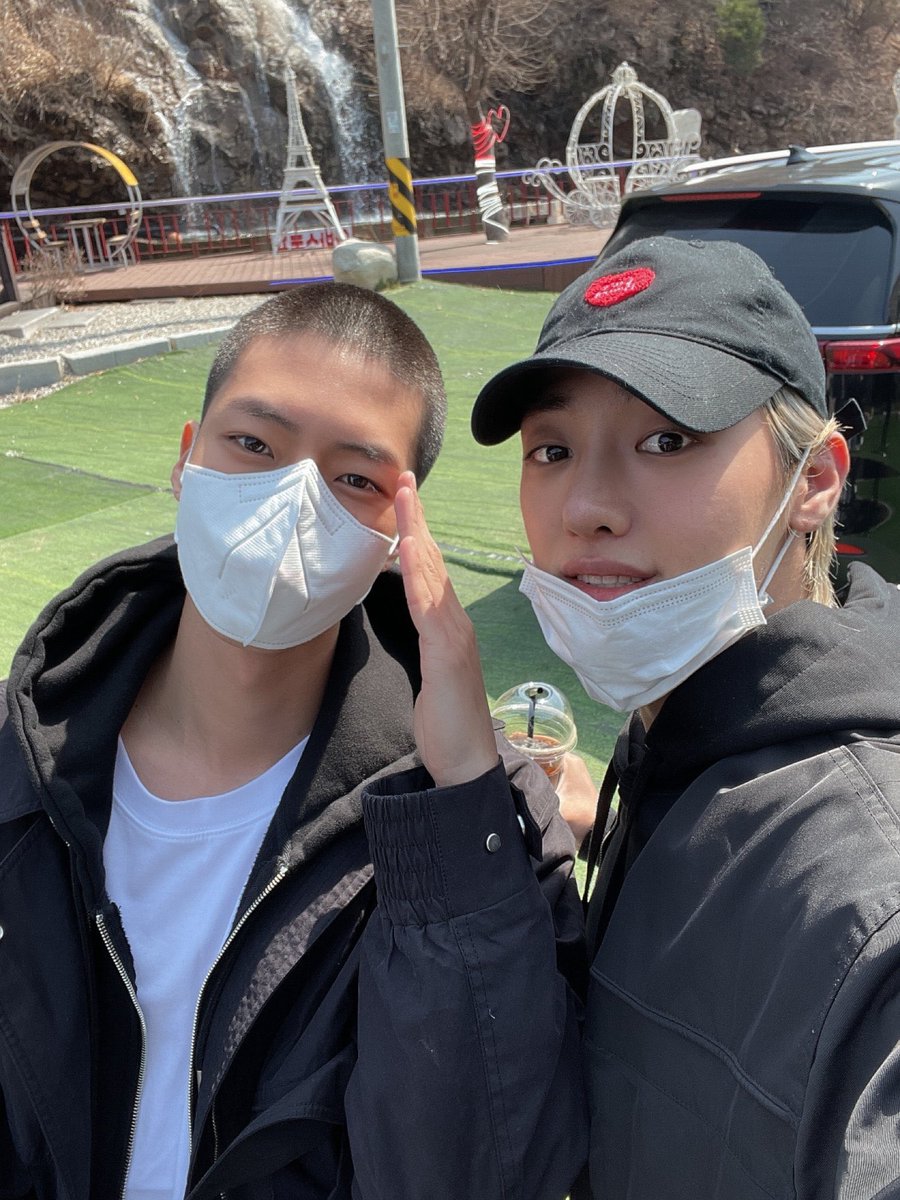 daeyoonthinker's tweet photo. happy birthday our youngtaek~ 🥳thank you for being born and i hope we get to hear more songs from you, our great composer! 💝

#아기_병아리_영택이_생일_삐약삐약
#OurOasisYoungtaekDay #GoldenChild #골든차일드 @GoldenChild @Hi_Goldenness https://t.co/hqGf9uXSjh
