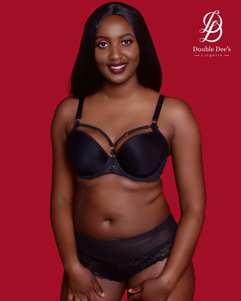 doubledeeske's tweet photo. Are you a BLACK kind of girl or a RED kind of girl? (Swipe ⬅️) 

#Red #Black https://t.co/HHRZvI7b46