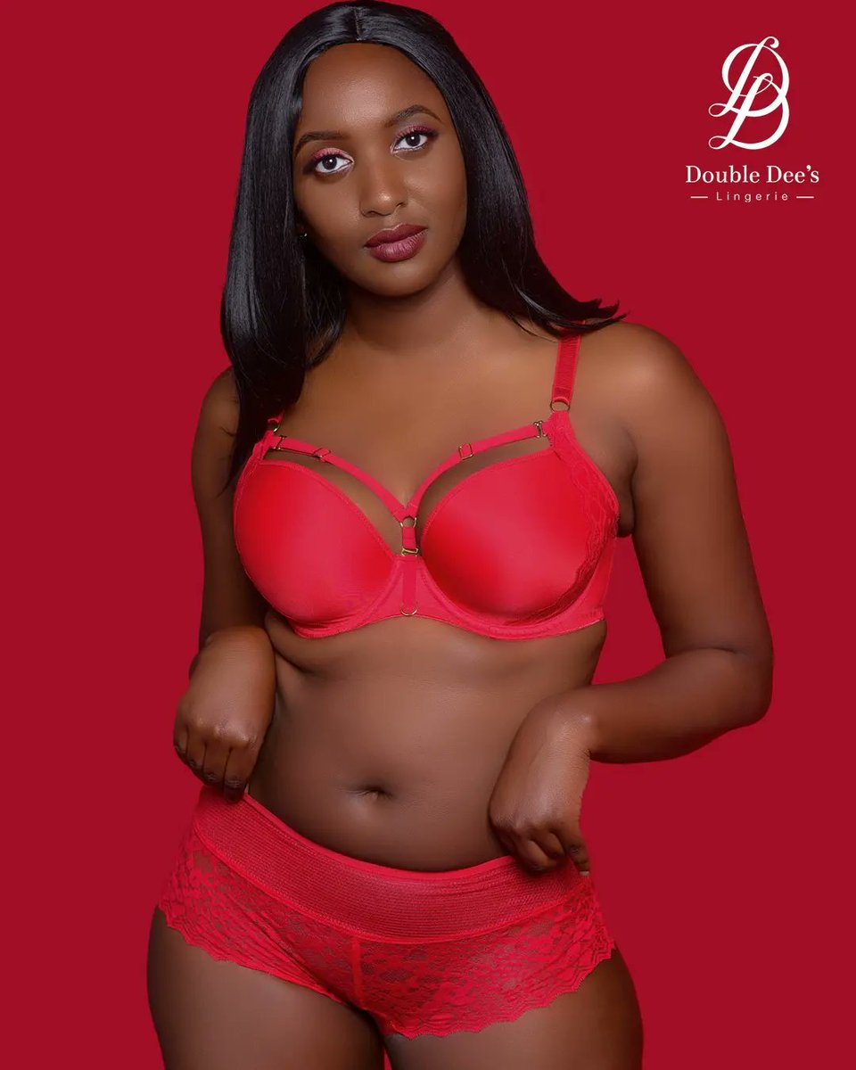 doubledeeske's tweet photo. Are you a BLACK kind of girl or a RED kind of girl? (Swipe ⬅️) 

#Red #Black https://t.co/HHRZvI7b46