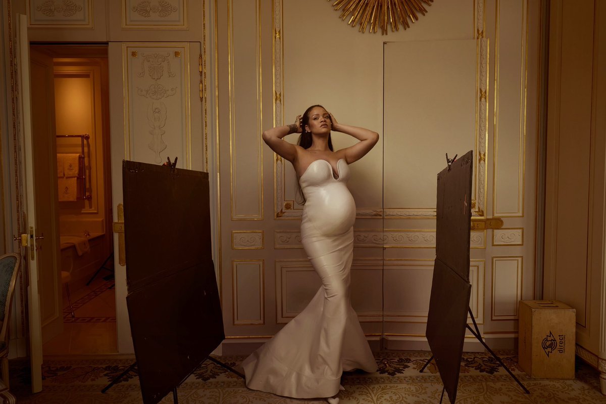 EveryStylishG's tweet photo. NO CRUMBS LEFT! ❤️‍🔥

@rihanna for Vogue Magazine, shot by Annie Leibovitz. https://t.co/sHGPli208N