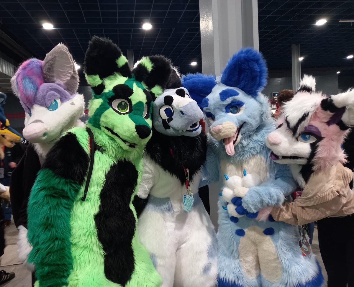 Bye_Maxwell's tweet photo. #dutchcomiccon2022 was fun! But I lost the ability to suit for more than 15 minutes. Had a blast nonetheless! I don't have a  lot of pictures but here's some group ones we did :) it's been well over two years!! https://t.co/wQfdmtML1H