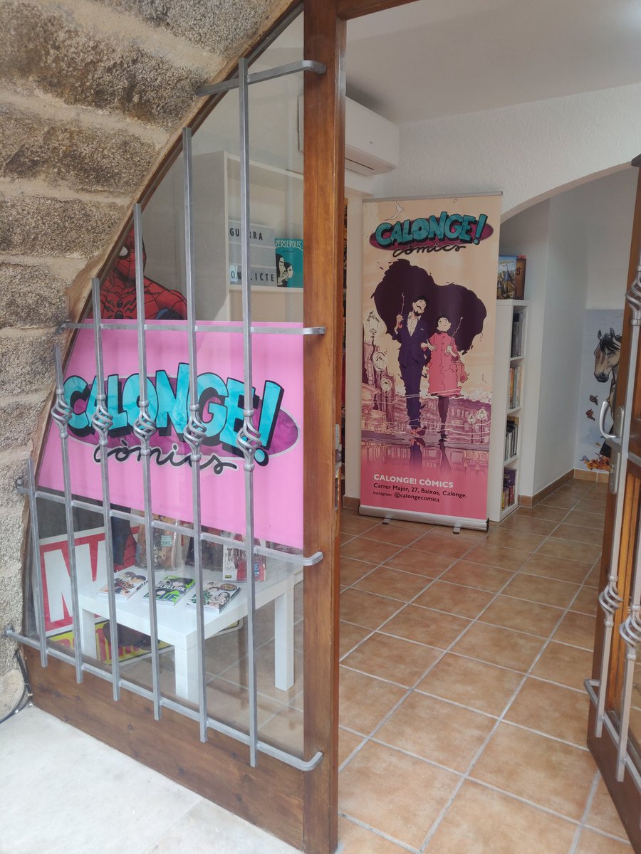 historiaycomic's tweet photo. Avui hem visitat @pobledellibres i ens ha encantat. 7 llibreries diferents amb 7 projectes molt engrescadors al darrere. Torno especialment encantat amb #CalongeComics: molt bon fons, moltes ganes de fer coses i el Sergi Martinez al capdavant fent molt bona feina. Tornarem segur! https://t.co/cA9O2NMuks