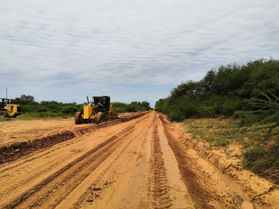 GBoqueron's tweet photo. |🚜🚧𝗥𝗲𝗽𝗮𝗿𝗮𝗰𝗶ó𝗻 𝘆 𝗠𝗮𝗻𝘁𝗲𝗻𝗶𝗺𝗶𝗲𝗻𝘁𝗼 𝗱𝗲 𝗰𝗮𝗺𝗶𝗻𝗼𝘀
En la zona de #Siracua, #Pykasu y #Ñu_Guazu estamos avanzando con los trabajos de mejoramiento de los caminos que consiste en perfilada, cuneteada, ancheada y alteada. https://t.co/S0gPAek8e4