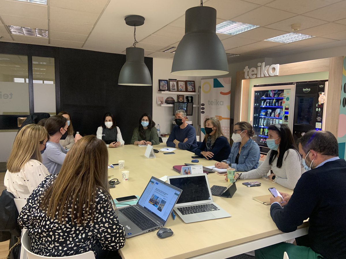 Hoy ha tenido la primera reunión de trabajo el grupo multidisciplinar creado para poner en marcha la gran encuesta que lanzaremos junto a <a href="/Teika_es/">Teika</a> en busca de respuestas para conseguir aumentar el censo femenino en las carreras de larga distancia #MásEnMeta