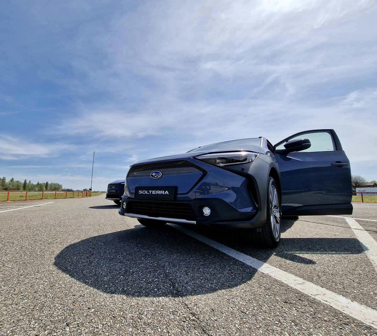 La nuova Solterra sta arrivando⚡ All’Automotive Safety Center di Vairano una giornata di fieldwork per scoprire tutti i segreti del suv full-electric Subaru. Durante i #testdrive il team #SubaruItalia ha avuto l'occasione di provare la nuova #Solterra in anteprima. Stay tuned!
