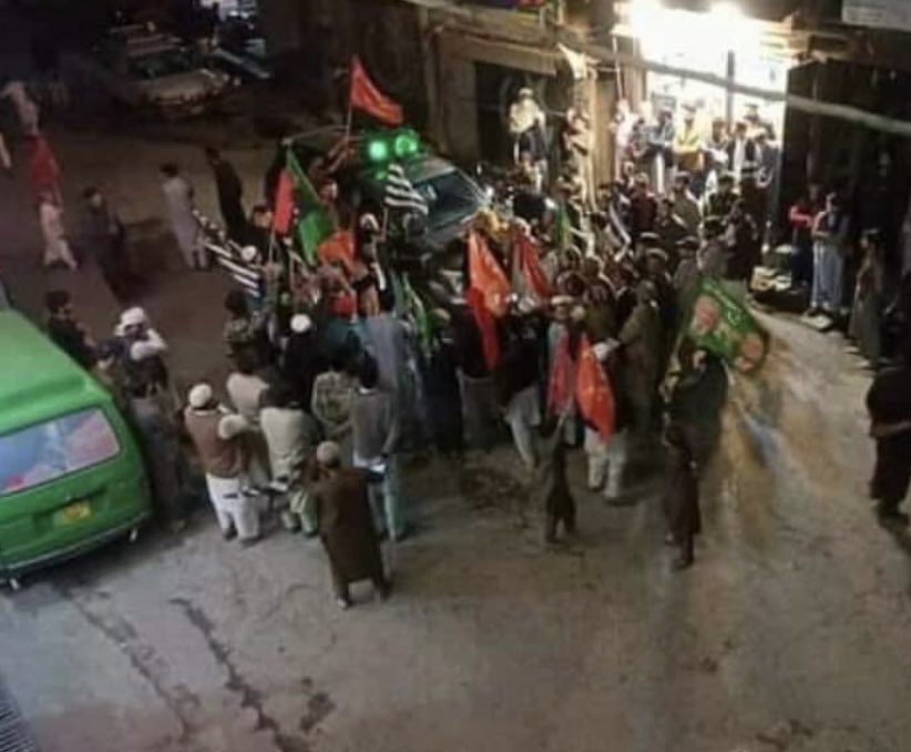 ImranRiazKhan's tweet photo. پی ڈی ایم کا اظہار تشکر
چترال میں عظیم الشان جلوس
تمام پارٹیوں کے جھنڈے
#امپورٹڈ_حکومت_نامنظور https://t.co/Qn4Nh8kHhp