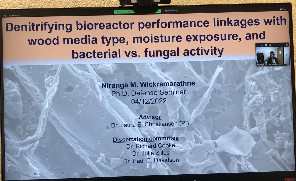 SpanishWoodBio's tweet photo. Great defense of @Niranga_Wick !! Congratulations Dr. Wickramarathne!! #IDROPTeam #lastdefense #woodchips https://t.co/CAMYuLI1Rv