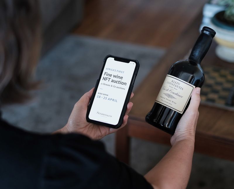 NFTMetaJournal's tweet photo. South Africa's first fine wine NFTs will be auctioned this month, with well-known vineyards such as
@MeerlustWine Estate and @KleinConstantia taking part.The sale joins a global trend of using #NFTs to sell luxury beverages.
#Solana #crypto #burntoearn #fit #cryptocalorie #Web3 https://t.co/CgaLG1uGuS