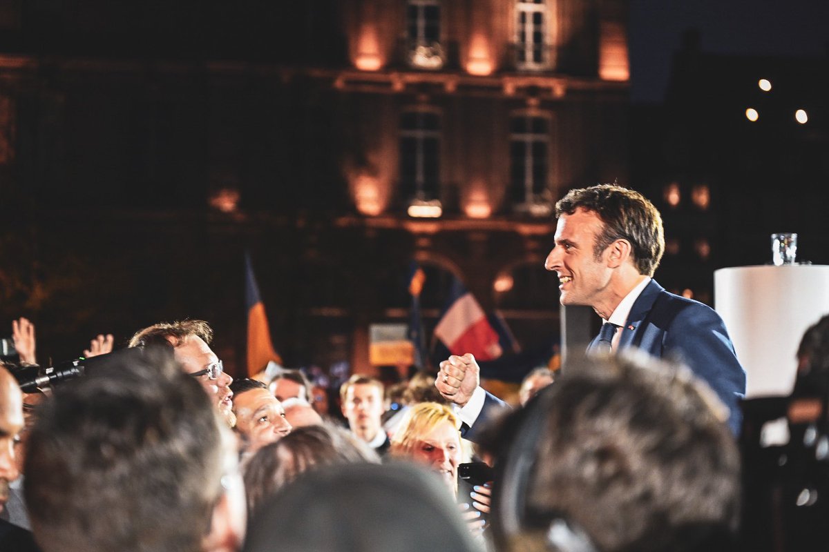 RenewEuropeFRA's tweet photo. « Cette élection est aussi un référendum sur l’🇪🇺.

Parce qu’entre le projet que je défends et celui de la candidate d’extrême droite les choses sont claires: elle propose un projet nationaliste. » @EmmanuelMacron 

#MacronStrasbourg #JevoteMacron https://t.co/5W2ZNG0y56