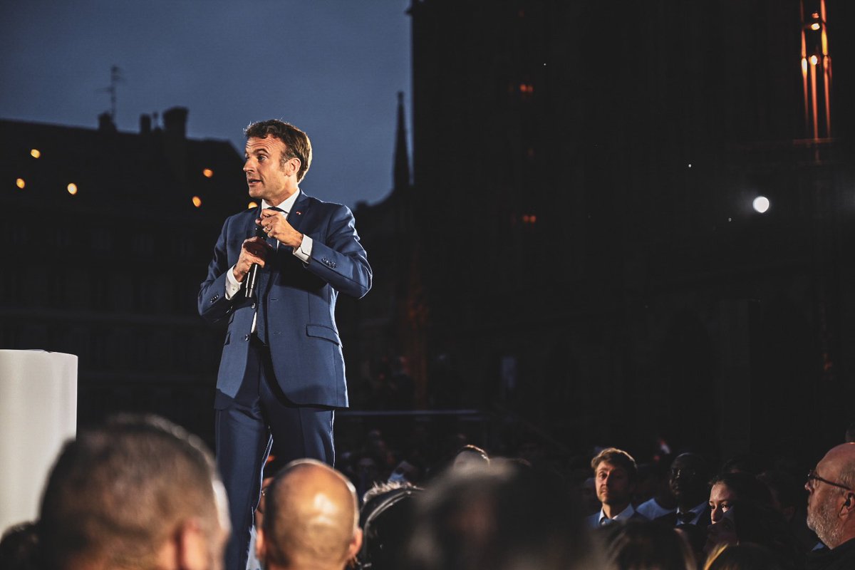 RenewEuropeFRA's tweet photo. « Cette élection est aussi un référendum sur l’🇪🇺.

Parce qu’entre le projet que je défends et celui de la candidate d’extrême droite les choses sont claires: elle propose un projet nationaliste. » @EmmanuelMacron 

#MacronStrasbourg #JevoteMacron https://t.co/5W2ZNG0y56