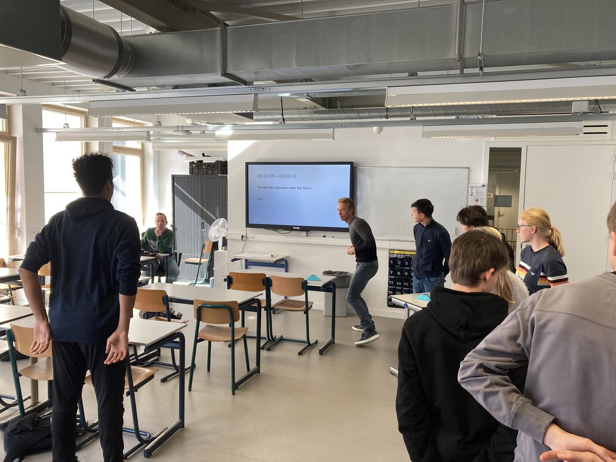 VMBO Ares Velp is hard op weg naar dynamische schooldagen! Gisteren lessen Duits, Engels en twee keer Wiskunde bezocht. Zie: linkedin.com/feed/update/ur… #bewegendleren #dynamischeschooldag <a href="/KVLOnL/">kvlo.nl</a> <a href="/KCsportnl/">Kenniscentrum Sport & Bewegen</a> <a href="/GezondeSchoolNL/">Gezondeschool.nl</a> <a href="/relreiger/">Bastiaan Goedhart</a> <a href="/ellyvanhyfte/">Elly van Hyfte</a> @HvAUrbanVital <a href="/onderwijswereld/">Onderwijswereld-PO.nl</a>