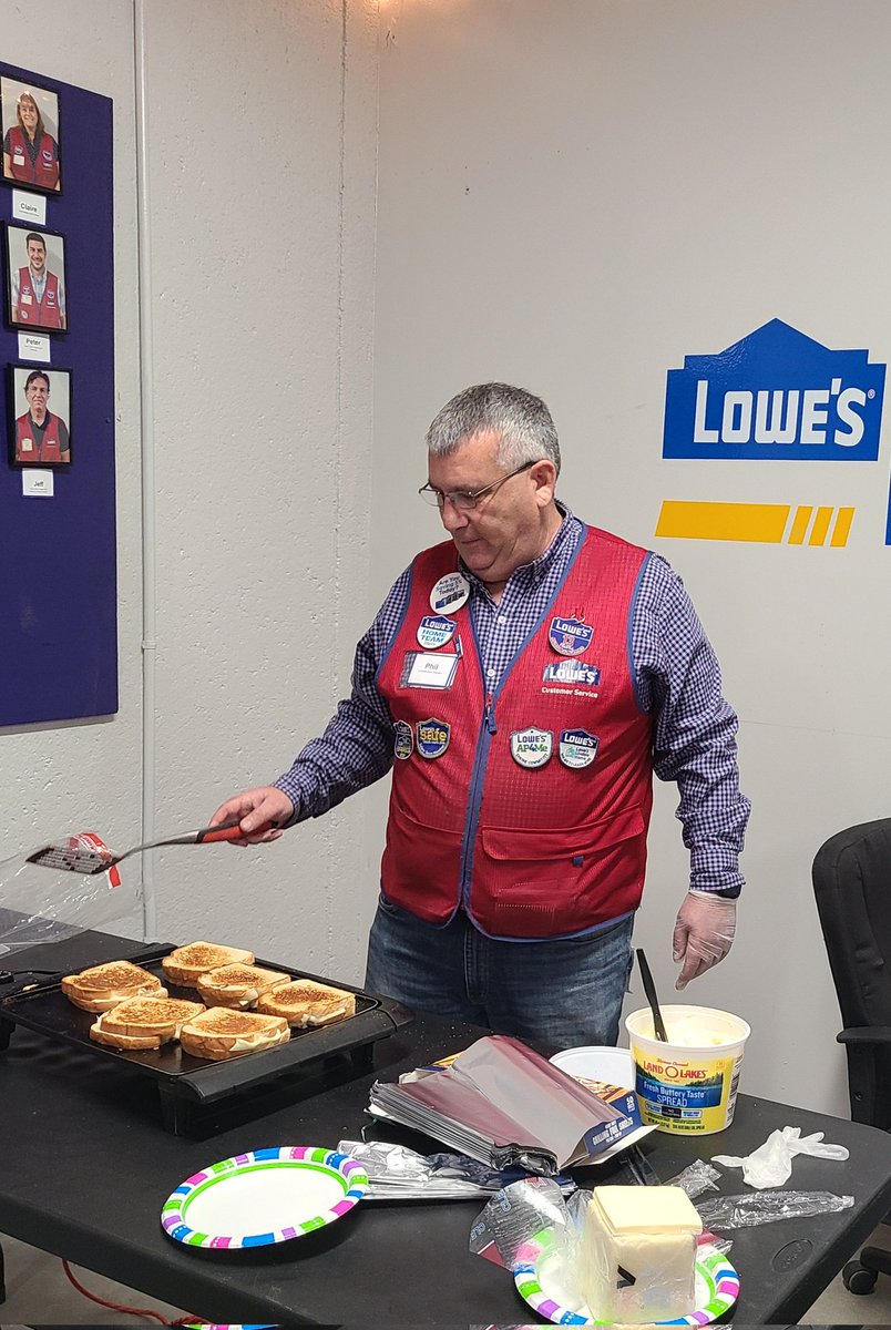 BDabrieo's tweet photo. ASM Phil cooking some grilled cheese for the team on National Grilled Cheese Day!!
@CarolineProct15 @SchiavoPhil @JimmyVaz3 @CrowelHeidi https://t.co/A8PhyF0TJ7