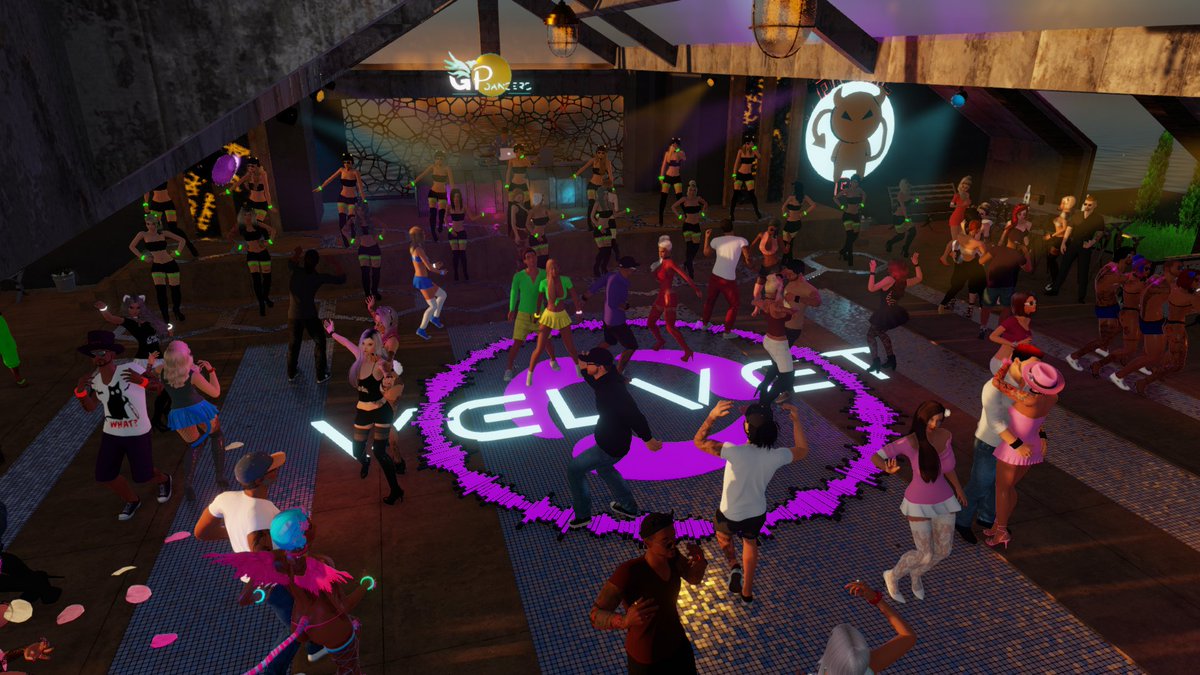 Awesome Party @ Panoramic Club, Great Dj's with awesome tunes.... ah yes... and there also some beavers #Greatparty #PlaceToBe