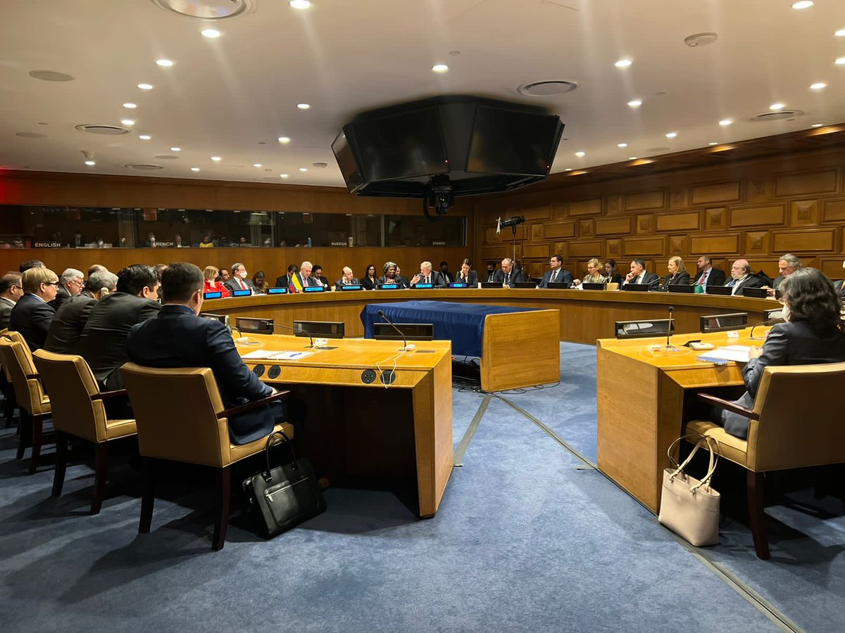 IvanDuque's tweet image. Muy enriquecedor encuentro ‘#PazConLegalidad: la hoja de ruta para la implementación’ que adelantamos en Nueva York, donde expusimos logros y retos en reparación integral a víctimas, reincorporados, #PDET, y desarrollo rural. #AgendaDeTrabajoEnEEUU