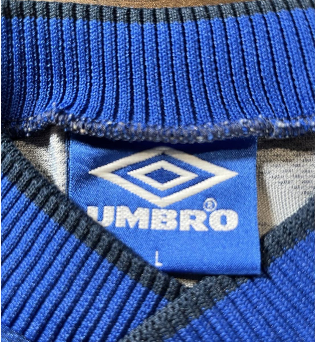 ‼️SALE‼️

Tonight’s offering is this awesome piece of training wear💙

Chelsea x Umbro 1996 training shirt in size large. Very Good condition.

£40 delivered to the UK, can do abroad for more🌍

DM if interested, RTs Appreciated 👏