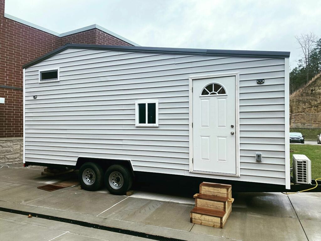 Holler_network's tweet photo. We got some tiny house content coming soon! https://t.co/nZYAha26EV https://t.co/QP37GFY44O