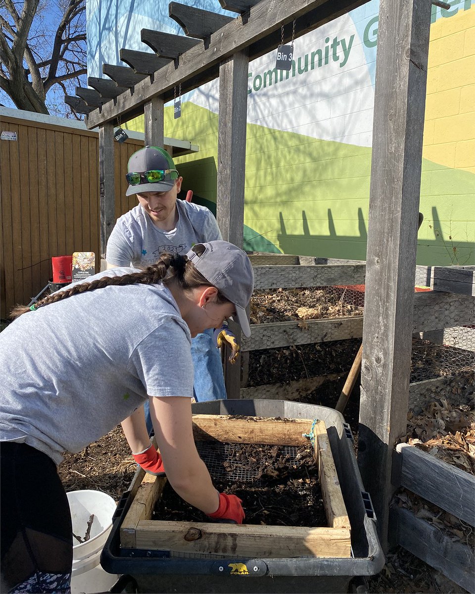 unthealth's tweet image. Kudos to @TCOM_UNTHSC's Class of 2025 who recently helped #ServeOthersFirst in seven locations over the city to participate in a volunteer day of service. 

Way to go! 👏