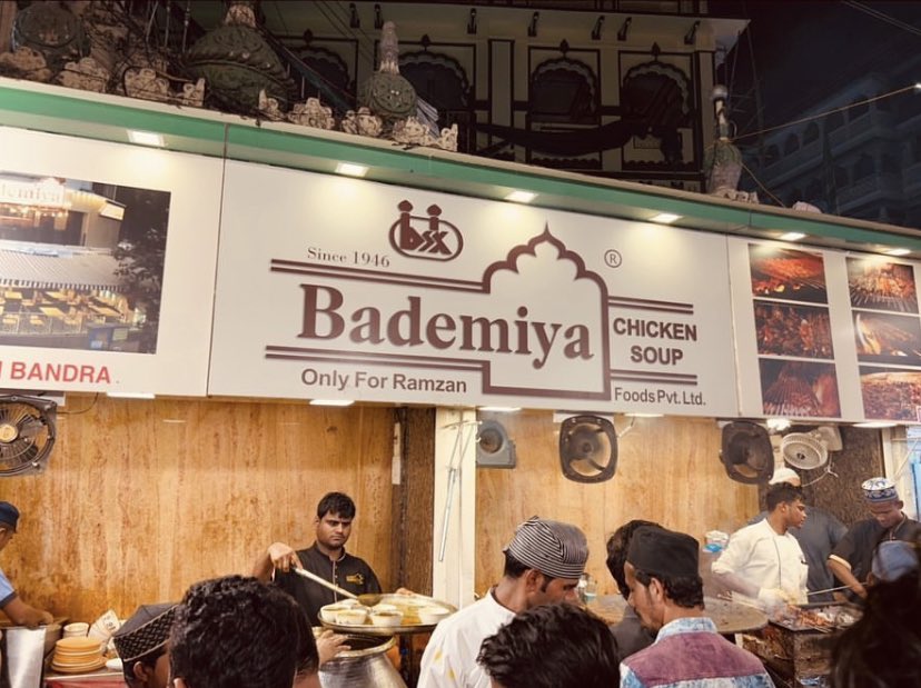 shariquesayyed_'s tweet photo. this is how Ramadan In Mumbai Feels like✨
#muhammadaliroad https://t.co/FVe903xqAe