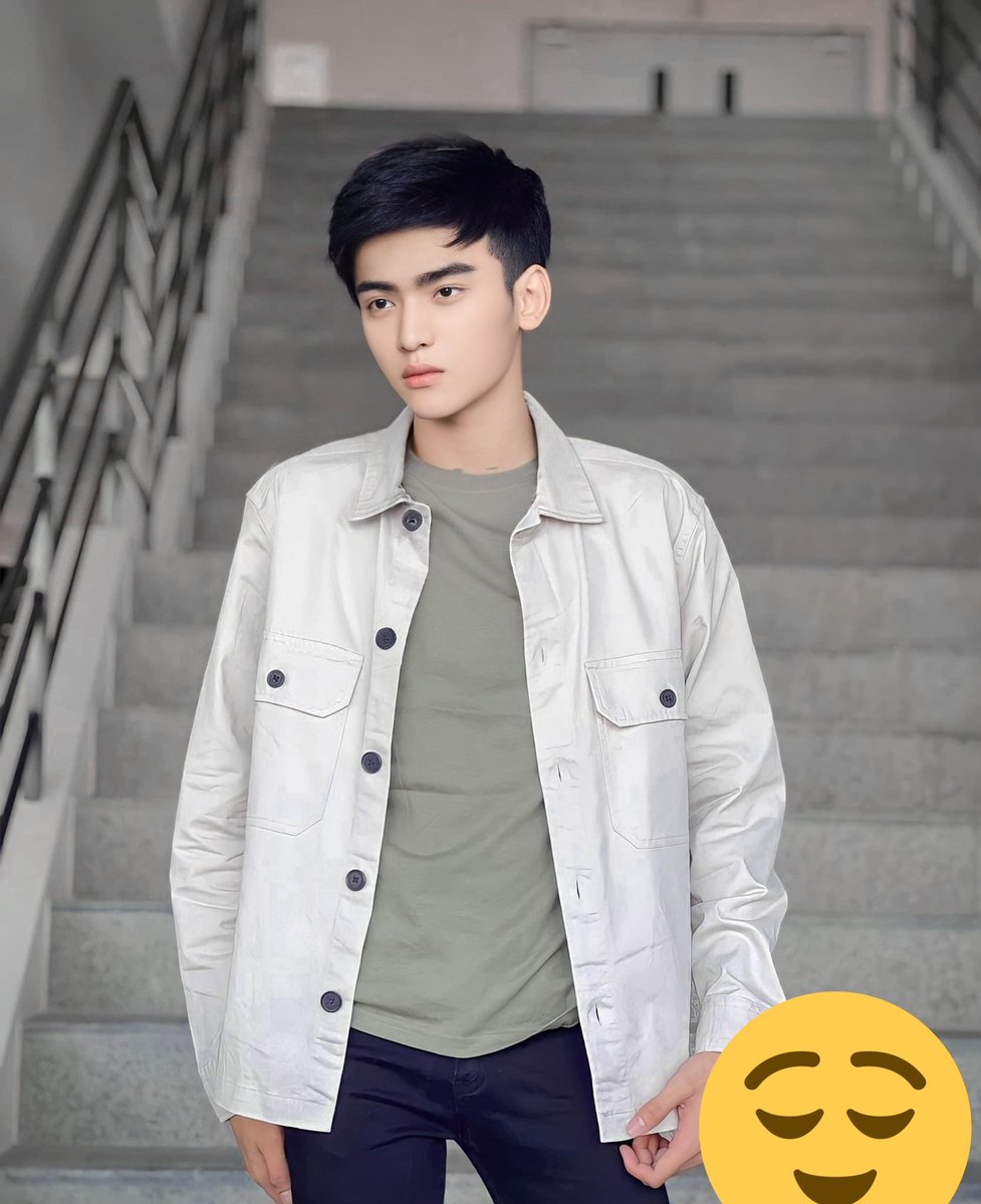 Ayol jinsiy azolaridan iborat BDSM video