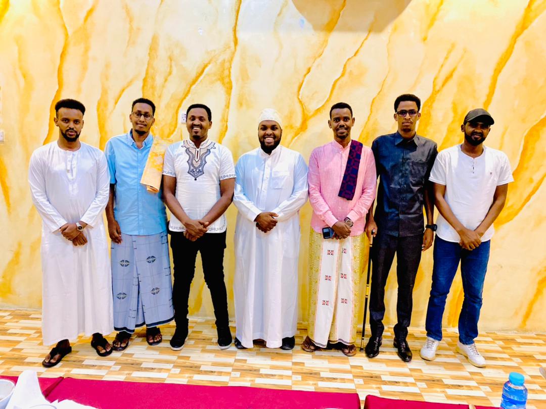 MachadkaDhaab's tweet photo. This evening, the manager of Snag Hotel Mr. Abdullah AbdulRahman invited an iftar to the Executive Board of the Dab Institute. The members of the Institute thanked Mr.Abdullah, and through the session, discussed strategic visions for the development of Somali society. https://t.co/p3pHrdvOuA