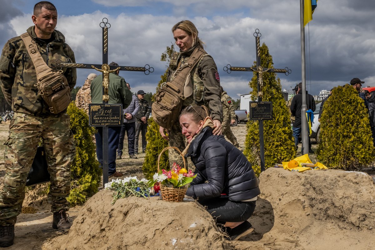 Daniel Berehulak (@berehulak) on Twitter photo âIf it werenât for such heroes, we might not be here now."
Anastasia Huseva mourns her husband Vitaly Husev, killed fighting Russia.
"Probably 24 hours a day, 7 days a week, I donât want to live. But it is necessary. He knew I would hold on. So weâll hold on.â
Photo <a href="/berehulak/">Daniel Berehulak</a> âIf it werenât for such heroes, we might not be here now."
Anastasia Huseva mourns her husband Vitaly Husev, killed fighting Russia.
"Probably 24 hours a day, 7 days a week, I donât want to live. But it is necessary. He knew I would hold on. So weâll hold on.â
Photo <a href="/berehulak/">Daniel Berehulak</a>