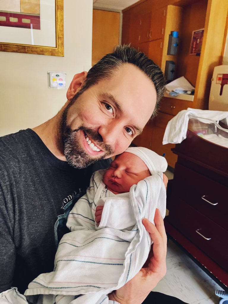 NickGroff_'s tweet image. Excited to announce @Tessa_DelZoppo and my baby boy Luciano Groff into this world! What an incredible experience creating life ❤️
Born 4/12/22 at 2:23am.