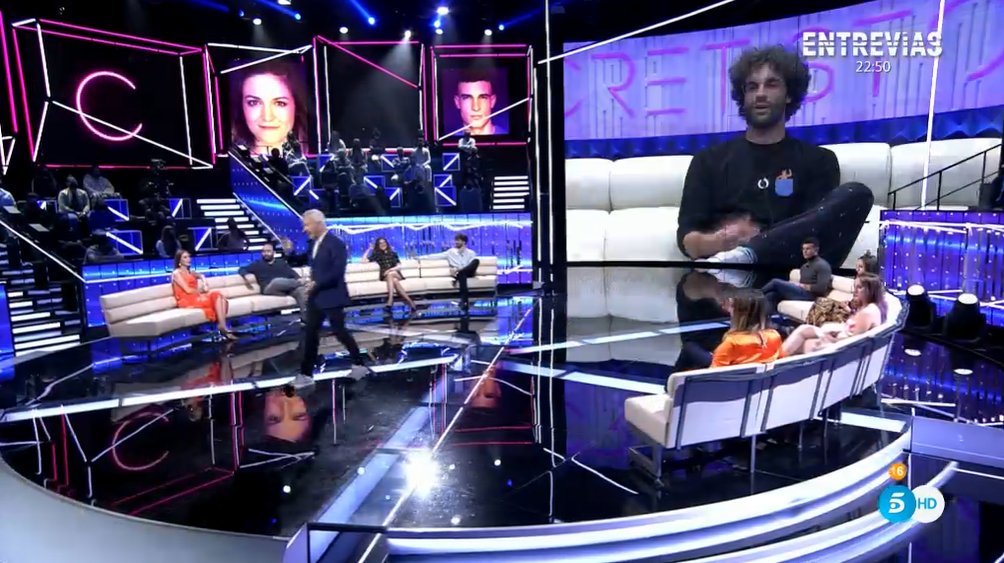 Carlos, a Carmen: "Lo que me di cuenta es que antes de irte parecía que te gustaba, pero al entrar de nuevo ya tenías por él un amor descomunal" #SecretCuentas