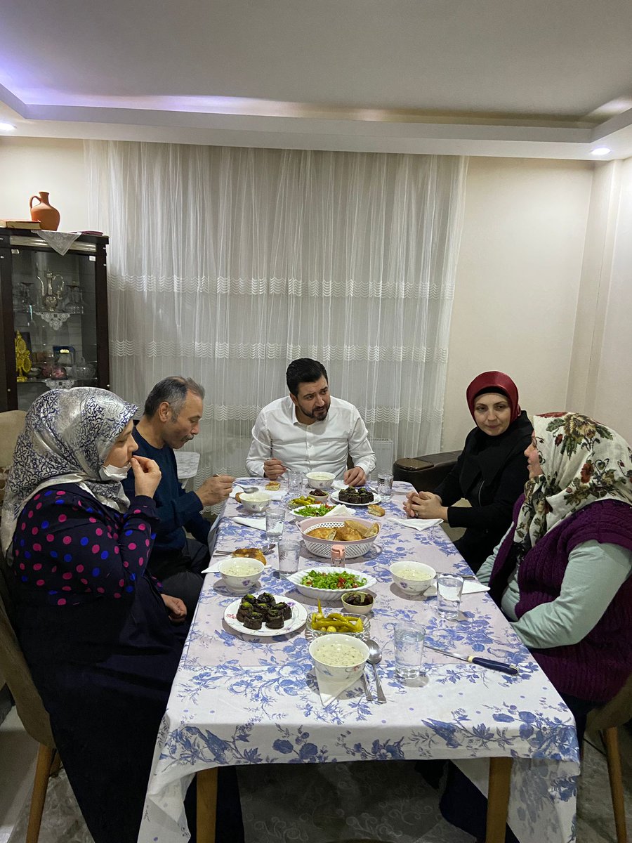 SedaOgulmus_'s tweet photo. 📍Kumlubel Mahallemizdeyiz.. 

Mübarek Ramazan ayının feyz ve bereketini paylaşarak hemşerilerimizin yanında ve sofrasında olmaya devam ediyoruz..

@aysekesir
@GulerYuksekdag
@sebileayar
@AKKADINGM https://t.co/oSP7OZLy4A