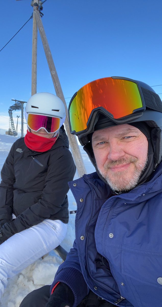 Skelltum okkur á skíði í dag