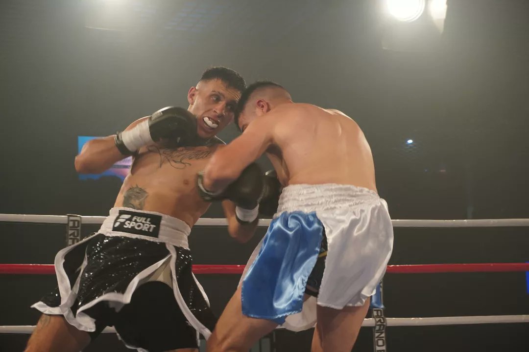 aranoboxok's tweet photo. #Boxeo 📸 Increíbles imágenes de la gran noche de boxeo de ARANO BOX en el Campo Hotel Nono Luigi 🥊
#Boxeo #Boxing #AranoBox #NonoLuigi #Oncativo #FeCorBox #FAB https://t.co/fcvxzqWw0J