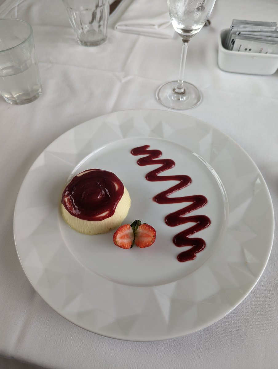 TartuOW's tweet photo. 😋😋😋😋 https://t.co/ATA8VFAAuN