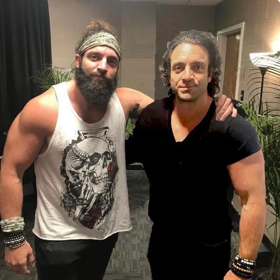 nikoexxtra's tweet photo. Seems legit to me 🤣 #wwe https://t.co/8axYdxY8YU