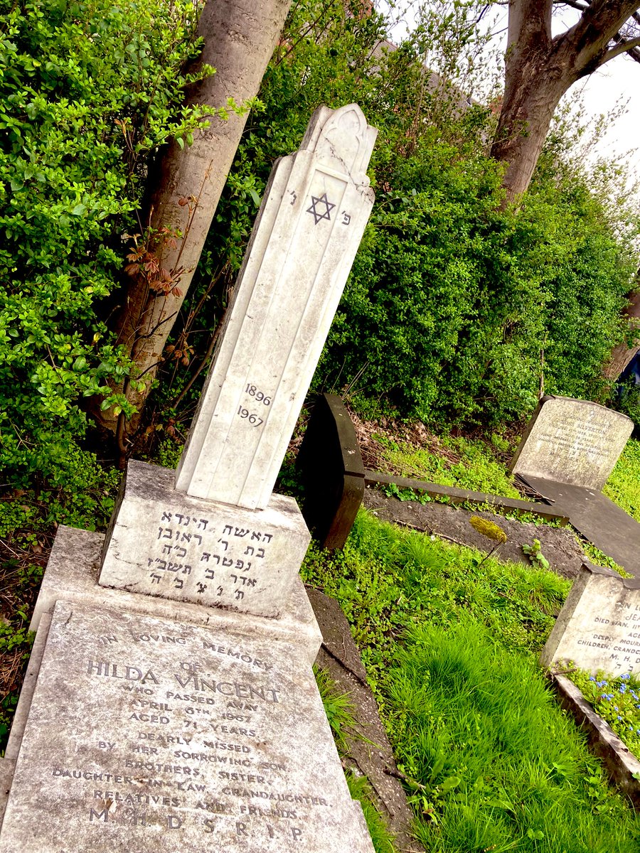 GraveStories's tweet photo. Click the link to visit The Jewish Section of Layton Cemetery, Blackpool, Lancs @JulietteGregson @FORLancashire @DalryCemetery @ListerLaneCem @gardensofsilent @CemeteryClub ⬇️ #cemetery #Lancashire #graves #CemeteryLady 

https://t.co/IWHklIrYdX https://t.co/AJEiaXq61V