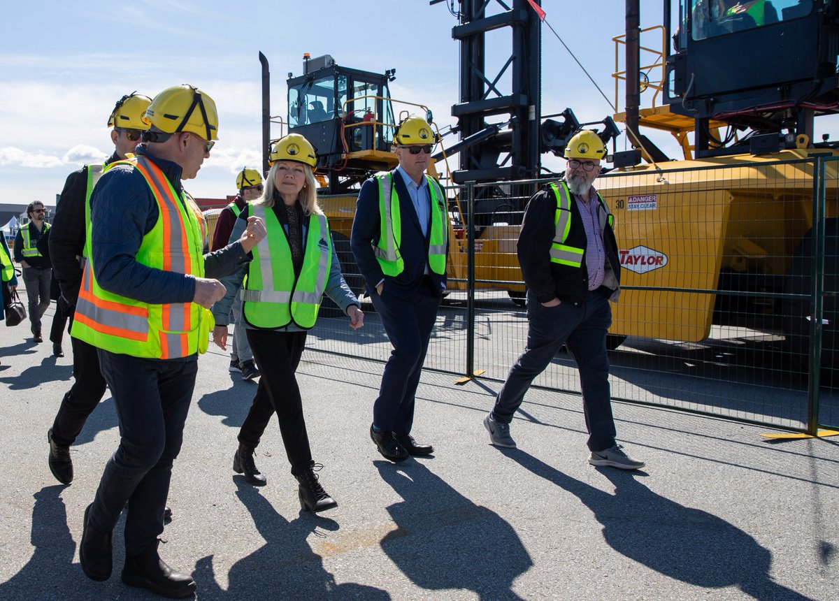 CandiceBergen_'s tweet photo. It was great to tour the @BC_Maritime facilities with my colleagues @TracyGrayKLC and @Lianne_Rood. Cargo and freight companies play a critical role in Canada’s supply chain and have remained resilient in supporting Canadians towards a path of economic recovery. https://t.co/MsMZaEhejX