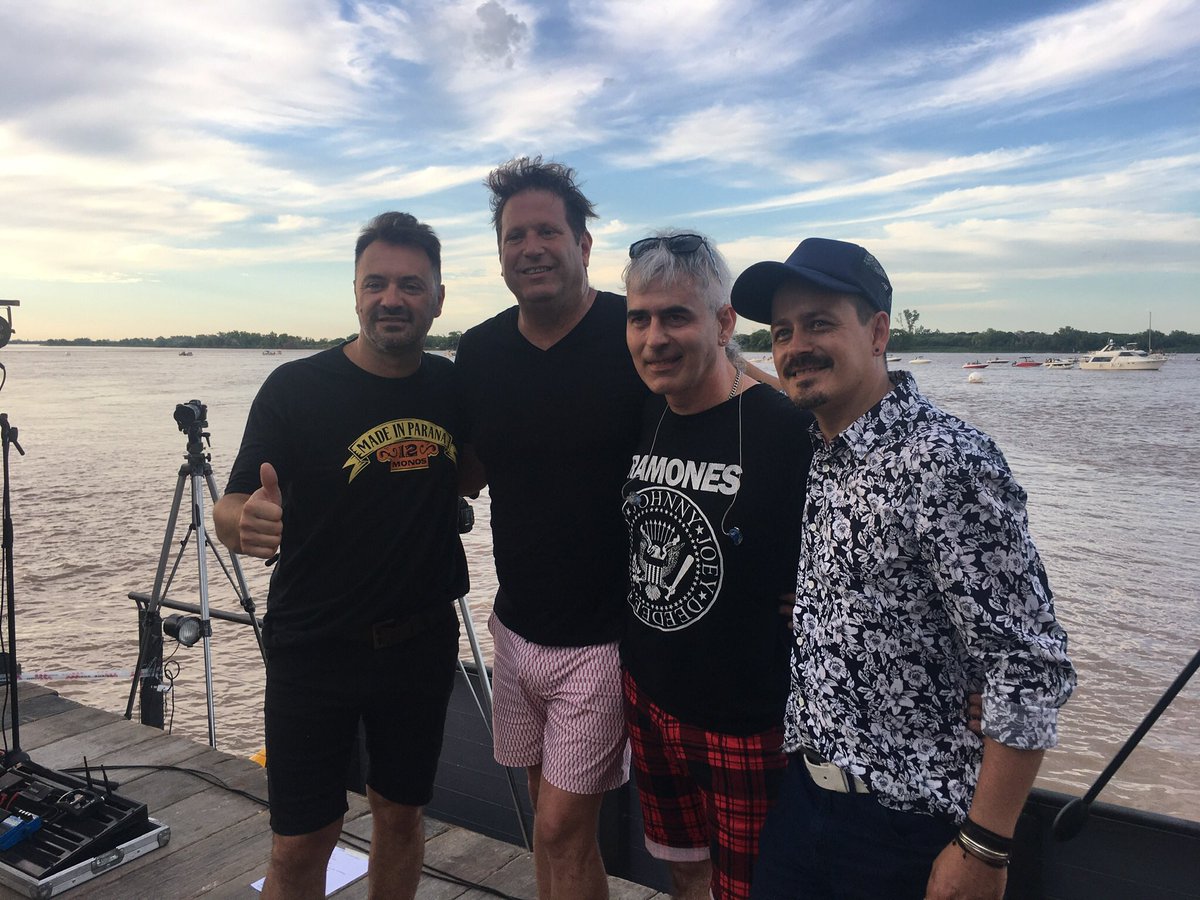 12 Monos tweet media