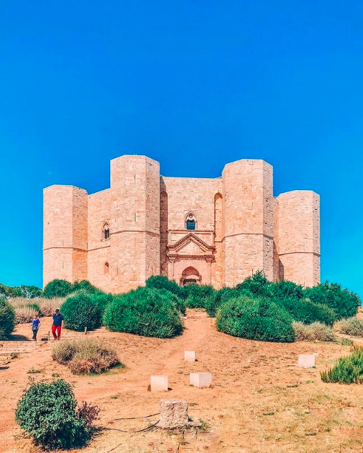Castel del Monte, Puglia, via IG mauroniso ⁣instagram.com/p/COR9U04AhNG/ ⁣ #travel #casteldelmonte #puglia #apulia #italy #italianholidays #beautyfromitaly