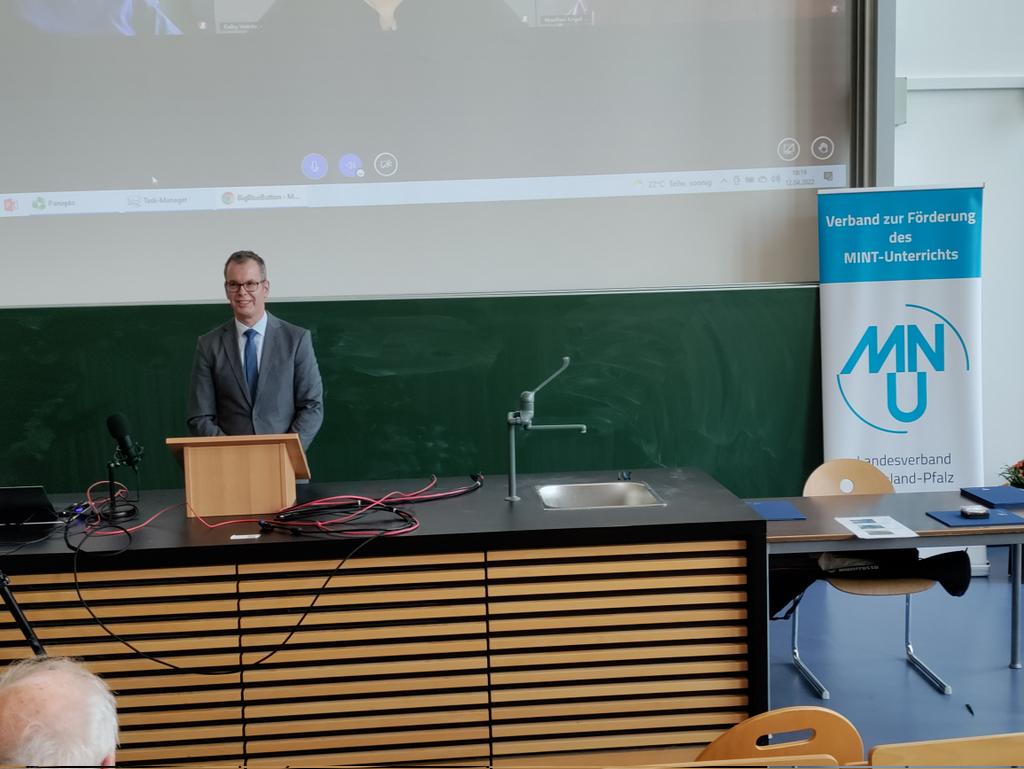 <a href="/MNU_BUND/">MNU Bundesverband</a> Chemiepreis für Bernhard Sieve beim MNU Bundeskongress 2022 in Koblenz