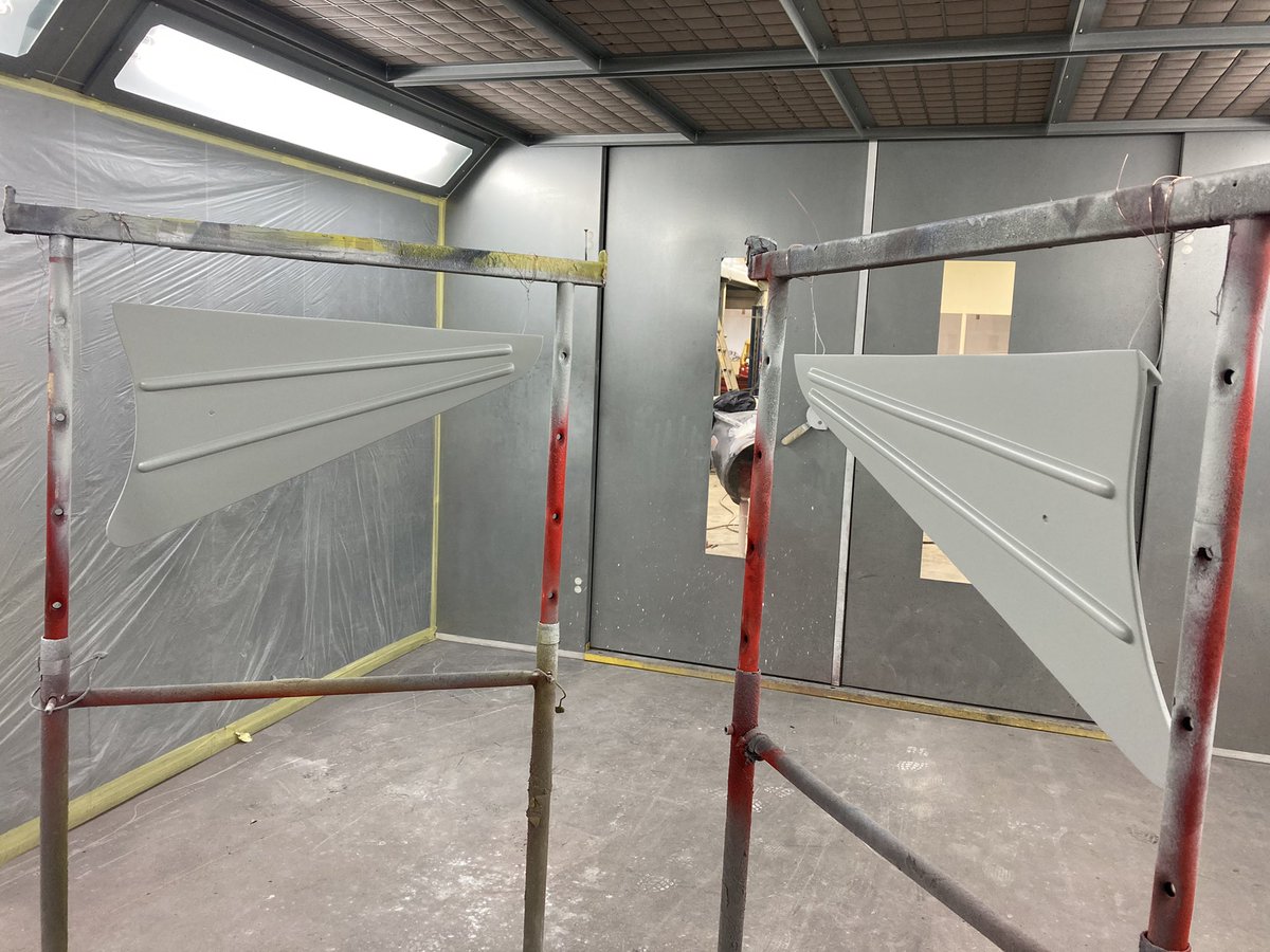 classiccarguru1's tweet photo. Today @DowsettsCars we have mostly prepared the #Tipo184 #BatWings I #imagineered earlier
Primed &amp; flatted then applied a stone guard coating to the underside before painting #Fangio Rosso 😎 https://t.co/2Wqc8wnnam