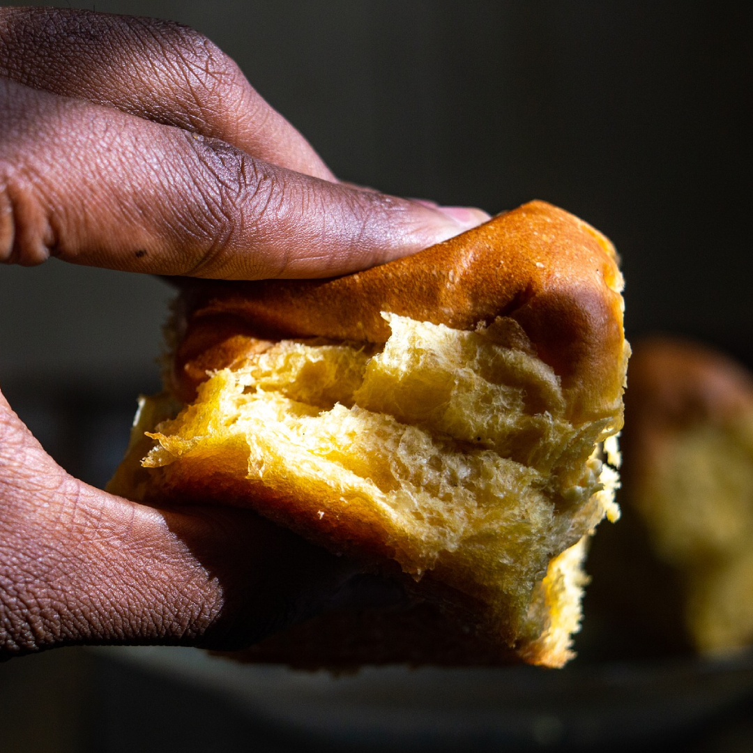 7 formas de mejorar la esponjosidad de tu pan sin gluten.
Mejorar la esponjosidad de tu pan sin gluten casero es fácil. Descubre los ingredientes y técnicas que van a transformar tu masa en un pan de primera. #pansingluten mamafermenta.com/general/7-form…