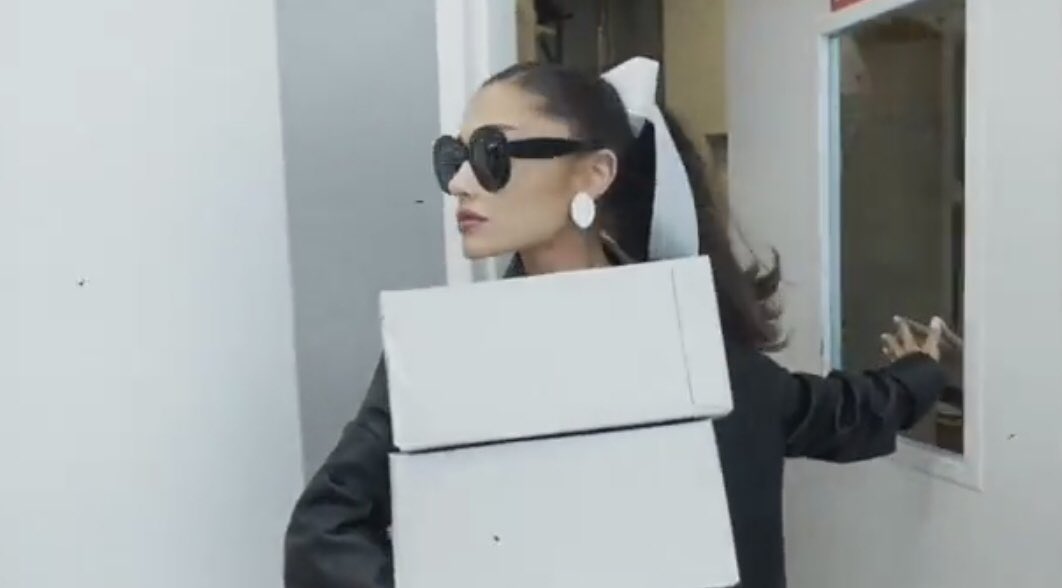 arianasgn's tweet photo. ariana grande is stunning https://t.co/7SjO7jMXNt
