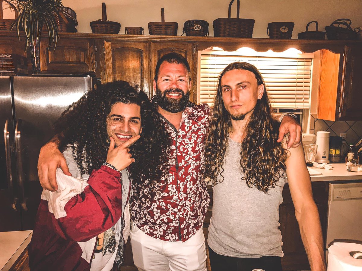 JoshuaJonesGTR's tweet photo. We were listening to Van Halen when this was taken. Who woulda thunk😂 https://t.co/oeLDnD5Fcv