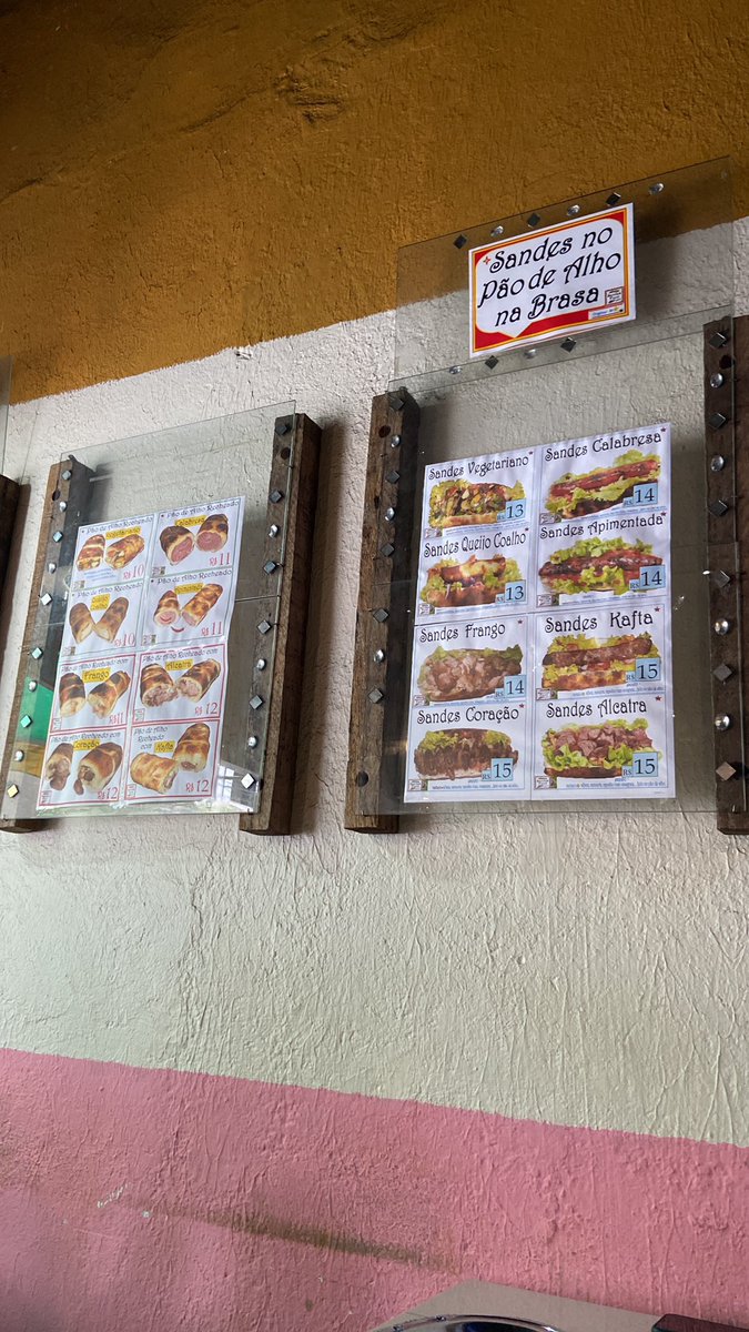 Almoço top aqui no nosso mano sandes, pedi um espeto de coração. Que conversando com o ariel é uma refeição sem vergonha, já que em espero tem 9 galinhas.  <a href="/aaaaaariel/">ariel filipe</a>