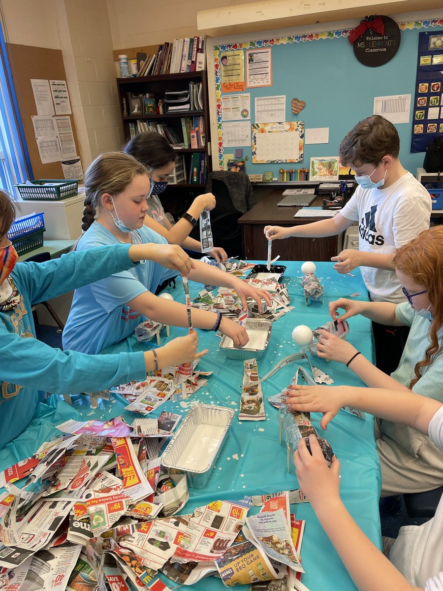 MrsFleming18's tweet photo. Paper mache foxes in Grade 4!! @LarkhallAcademy https://t.co/S2pNpOESfG