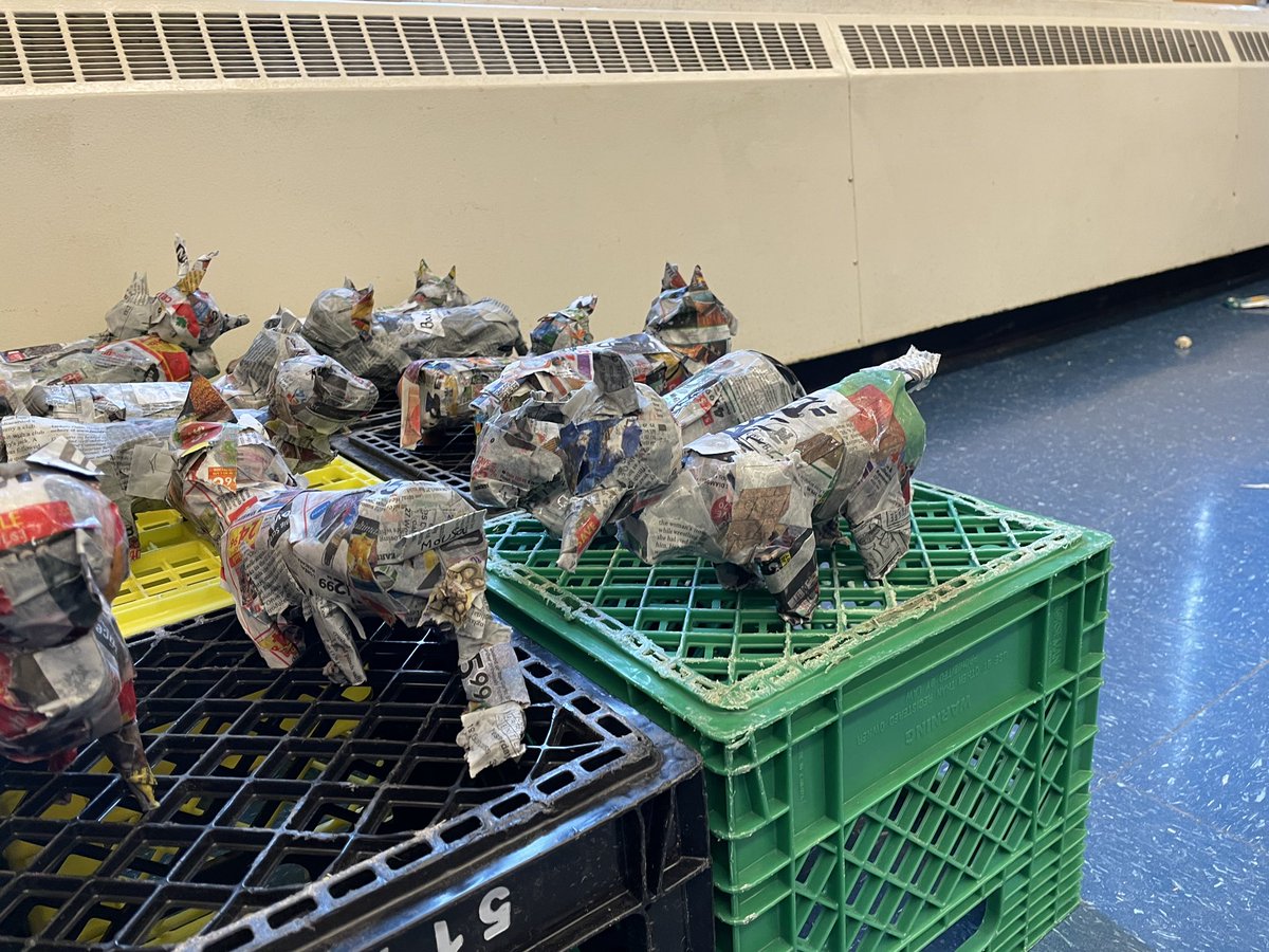 MrsFleming18's tweet photo. Paper mache foxes in Grade 4!! @LarkhallAcademy https://t.co/S2pNpOESfG