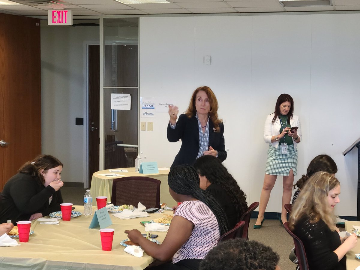 magers_mr's tweet photo. @collierschools #KYCG students got to have lunch with our @CollierGov County Commissioners!

#CCPSSocialStudies #CCPS https://t.co/L6OzCe4b7j