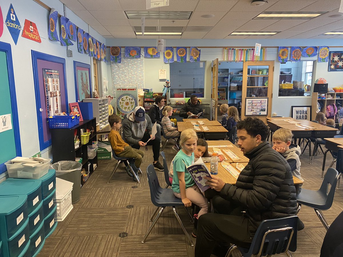 KingJB01's tweet photo. Thank you Longfellow Elementary for allowing @MSUBobcats_FB to be apart of surprise day! https://t.co/3m4ZVoWdvI