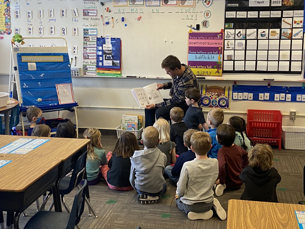 KingJB01's tweet photo. Thank you Longfellow Elementary for allowing @MSUBobcats_FB to be apart of surprise day! https://t.co/3m4ZVoWdvI