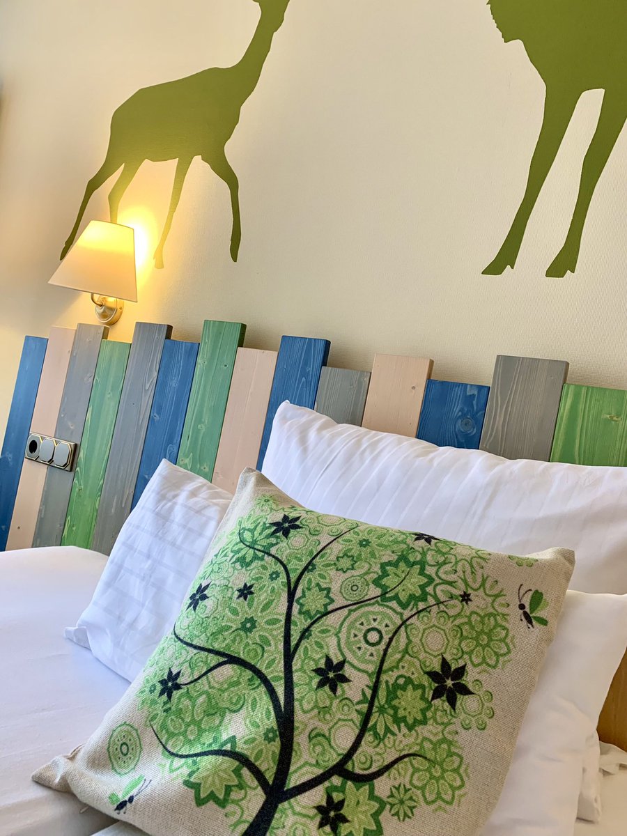 Primaurlaub's tweet photo. Wir haben die Betriebsferien genutzt und Euch kurzerhand etwas Natur in die Zimmer geholt🌳🌿🌱 Die Bäder im Stammhaus wurden renoviert, es gibt neue Betten und eine farbenfrohe Bettrückwand. Vielen Dank an alle beteiligten Firmen. Es ist wunderschön geworden. https://t.co/Pt6xDo2d0V