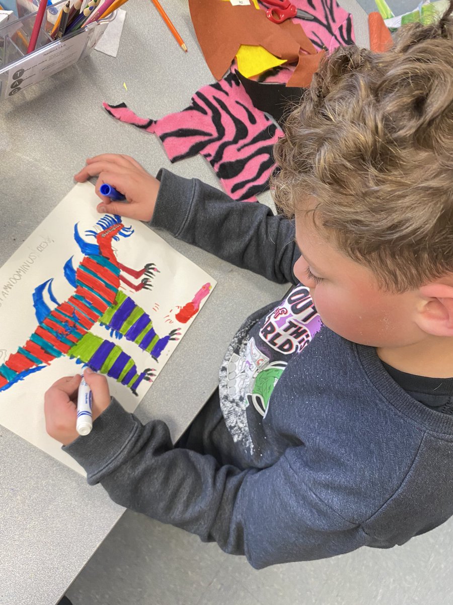 The beauty of this time of the year when artists own their process, know the studio routines and make use of all their resources😍These pics were taken while others were busy building our stage set! #LyonLearners #WeAreD34 #TABchat #agency #SHoM