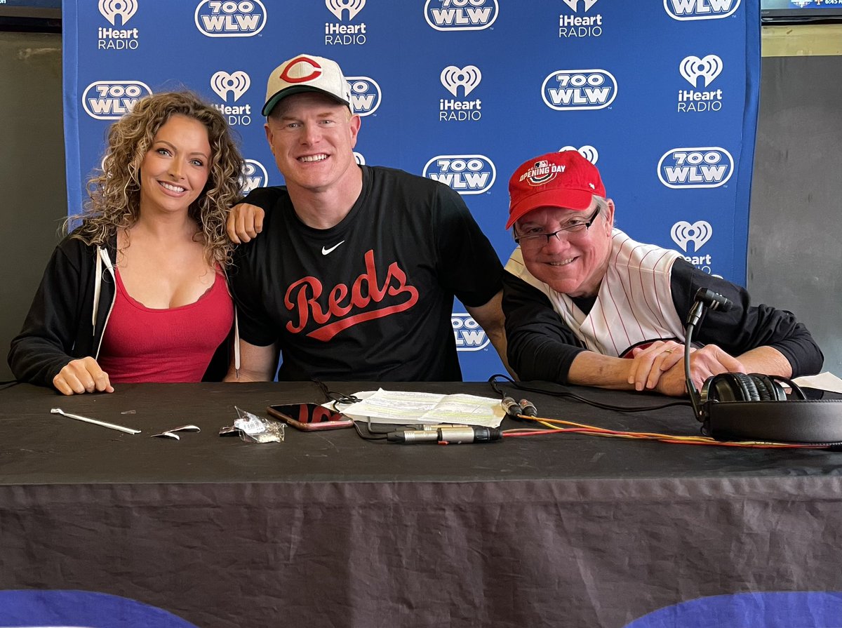 700wlw's tweet image. Old friend from @webn stopping by - @MsRachelElliot - she’s up next with Eddie and @ROCKYBOIMAN50 - listen live:

700wlw.com/listen